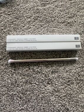 Seint  White Dual-Ended Eyeshadow Brush